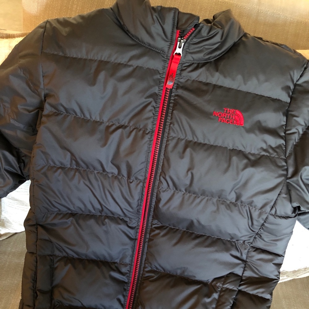 North Face puffer Boys Jacket Large dark grey/red
